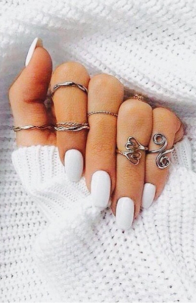 25 идей маникюра с белым лаком, которые понравятся мужчинам