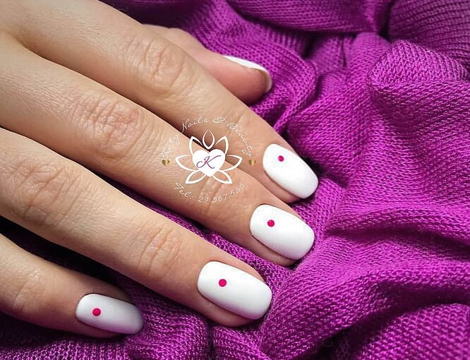 25 идей маникюра с белым лаком, которые понравятся мужчинам