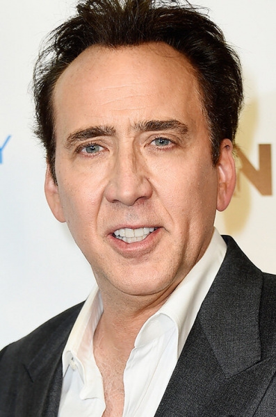 Белее белого: звезды, которые решили проблему желтых зубов с помощью виниров