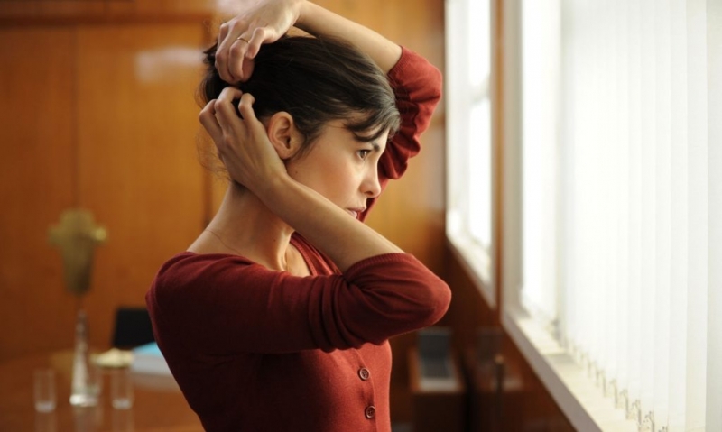 #БьютиРутинаНаКарантине: советы эксперта, как подстричь кончики волос в домашних условиях