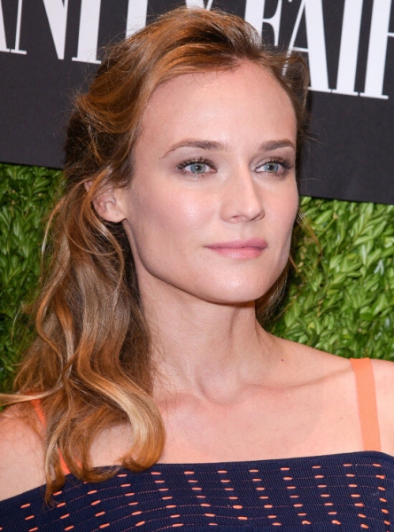 «Голые глаза»: звездный тренд в макияже, который становится все популярнее