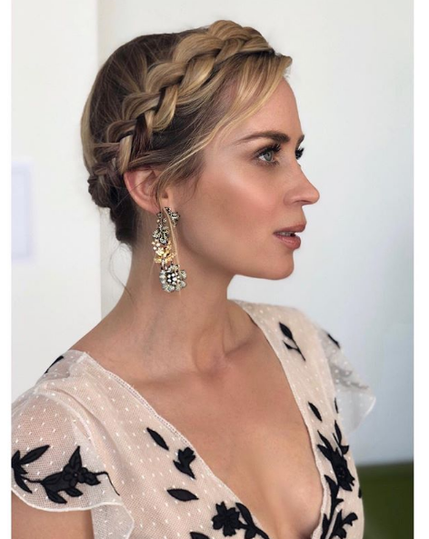 Хвосты, косички и пучки: топ причесок на карантин