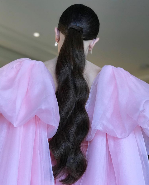 Хвосты, косички и пучки: топ причесок на карантин