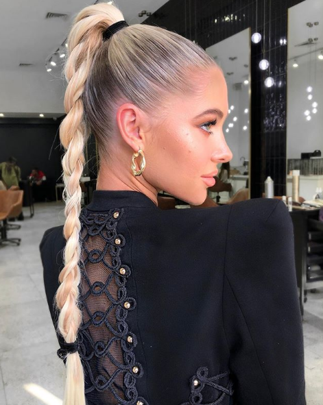 Хвосты, косички и пучки: топ причесок на карантин