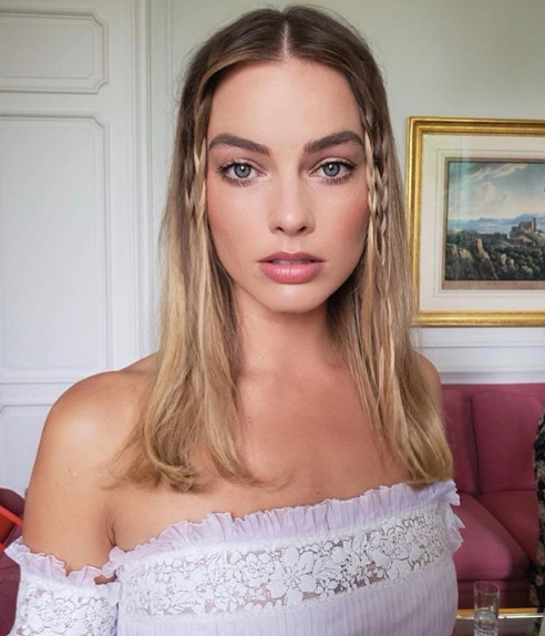 Хвосты, косички и пучки: топ причесок на карантин