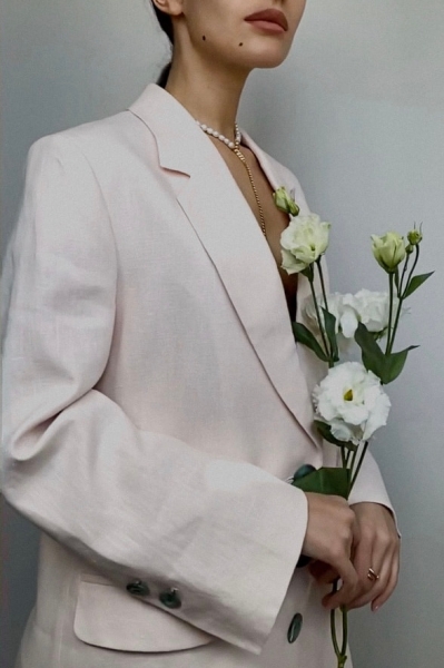 I AM Studio сняли лукбук по FaceTime: легкие платья, стильный жакет и объемный кардиган 