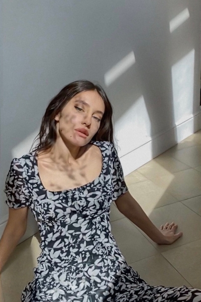 I AM Studio сняли лукбук по FaceTime: легкие платья, стильный жакет и объемный кардиган 