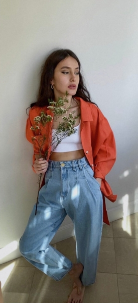 I AM Studio сняли лукбук по FaceTime: легкие платья, стильный жакет и объемный кардиган 