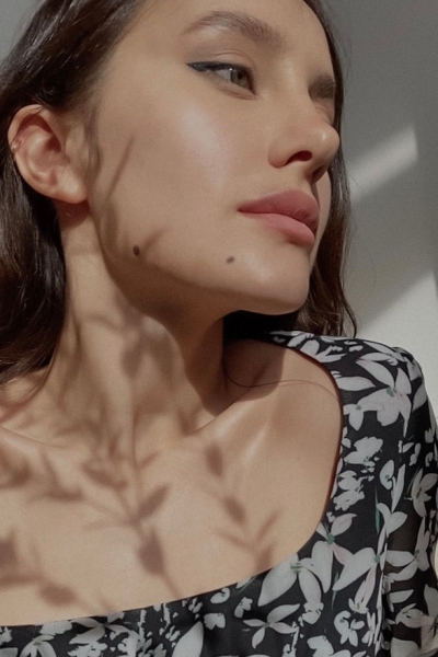 I AM Studio сняли лукбук по FaceTime: легкие платья, стильный жакет и объемный кардиган 