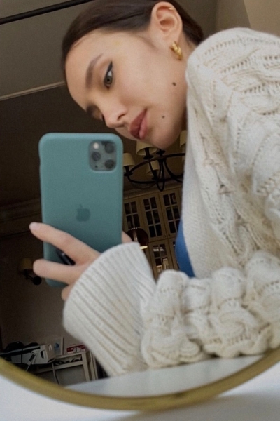 I AM Studio сняли лукбук по FaceTime: легкие платья, стильный жакет и объемный кардиган 