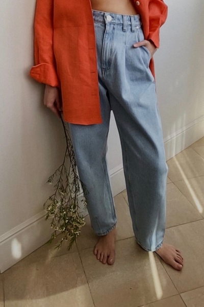 I AM Studio сняли лукбук по FaceTime: легкие платья, стильный жакет и объемный кардиган 