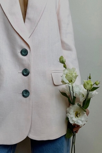 I AM Studio сняли лукбук по FaceTime: легкие платья, стильный жакет и объемный кардиган 