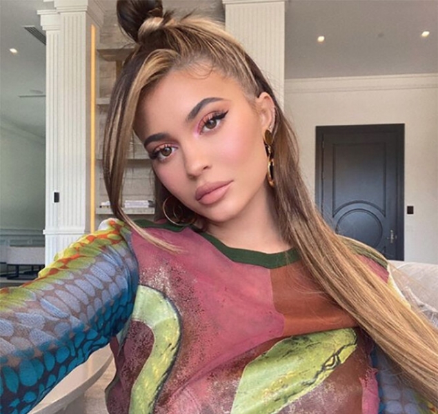 И фильтры не нужны! Как сделать идеальный макияж для селфи — гид