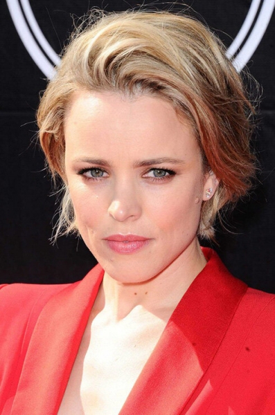 Иллюзия объема: секреты причесок звезд с тонкими волосами