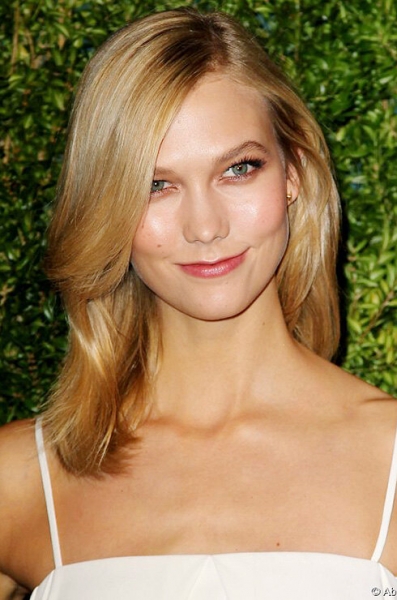 Иллюзия объема: секреты причесок звезд с тонкими волосами