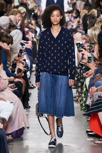 Как и с чем носить джинсовые юбки? Лучшие фото на PEOPLETALK 