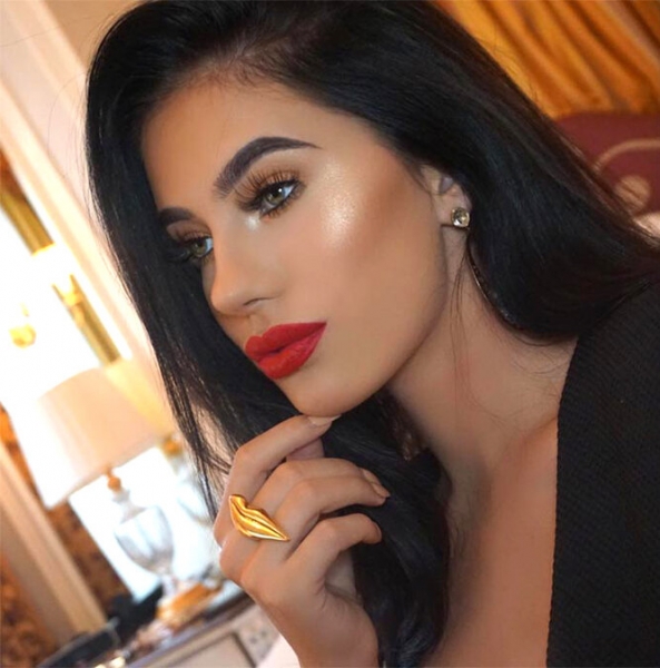 Как куколка: макияж, который пора оставить в прошлом