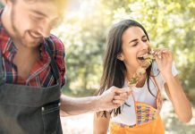 Как не поправиться на майских, но при этом есть шашлык: лайфхаки от диетолога