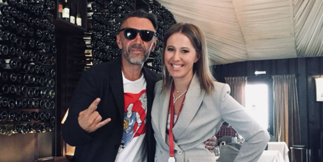 Ксения Собчак обвинила Сергея Шнурова в предательстве: «Надеюсь, моя спина не ранила твой нож?»