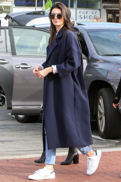 Любимые кроссовки Кендалл Дженнер и Хейли Бибер стоят 4000 рублей 