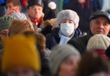 Магазины, заправки, аптеки: врач назвал места с высокой угрозой заражения коронавирусом