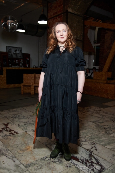 «Мама, там Квентин Тарантино с тобой познакомиться хочет»: Юлия и Полина Ауг о поцелуе с Тарантино, самой большой ссоре и прозвище «Императрица» в прямом эфире PEOPLETALK