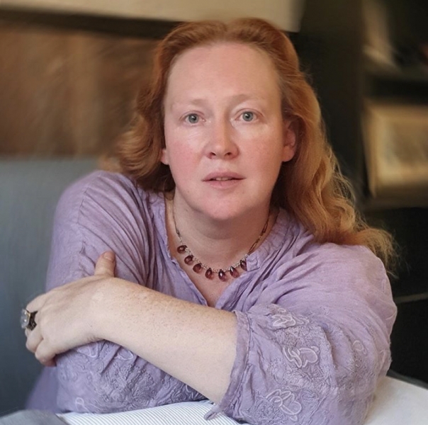 «Мама, там Квентин Тарантино с тобой познакомиться хочет»: Юлия и Полина Ауг о поцелуе с Тарантино, самой большой ссоре и прозвище «Императрица» в прямом эфире PEOPLETALK