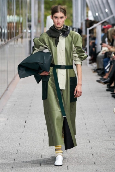 Мнение психологов: 7 цветов в одежде, которые улучшают настроение - PEOPLETALK