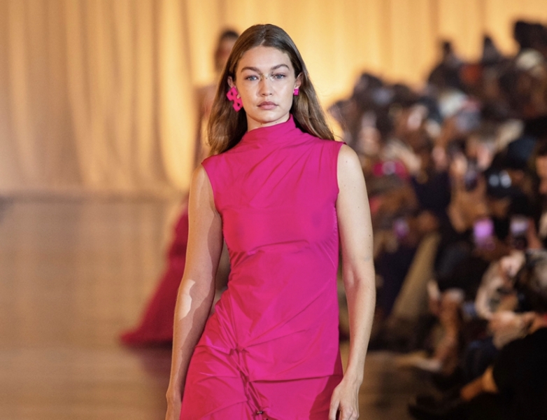 Мнение психологов: 7 цветов в одежде, которые улучшают настроение - PEOPLETALK