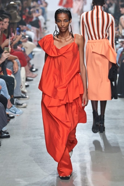 Мнение психологов: 7 цветов в одежде, которые улучшают настроение - PEOPLETALK