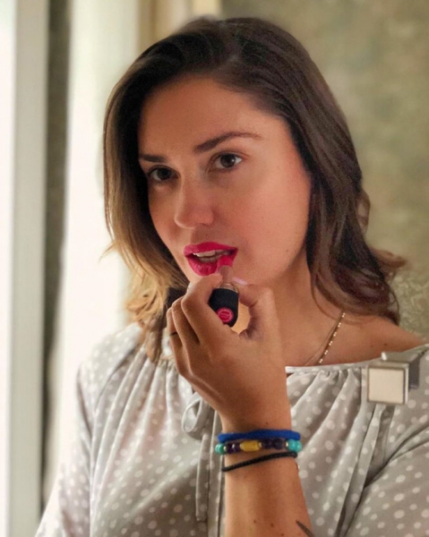 Муцениеце vs Карпович: бьюти-битва возлюбленных Прилучного