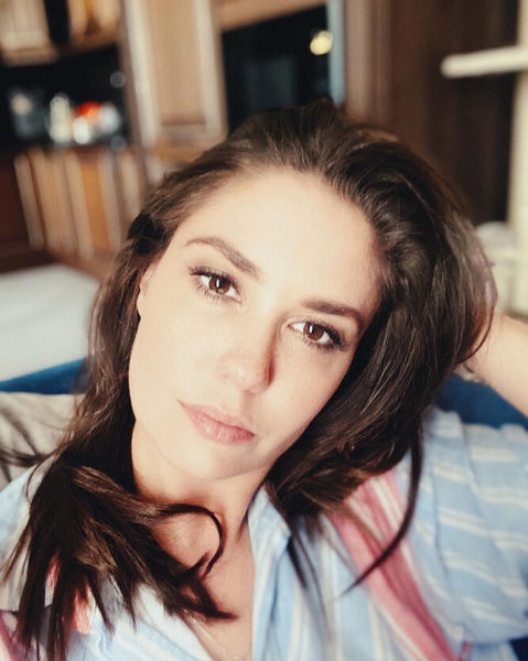 Муцениеце vs Карпович: бьюти-битва возлюбленных Прилучного