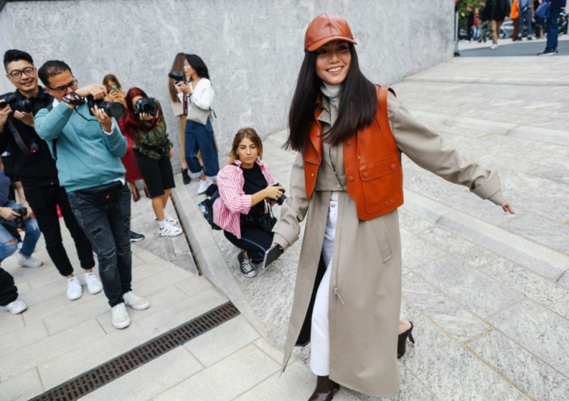 На примере звезд стритстайла: как носить мюли