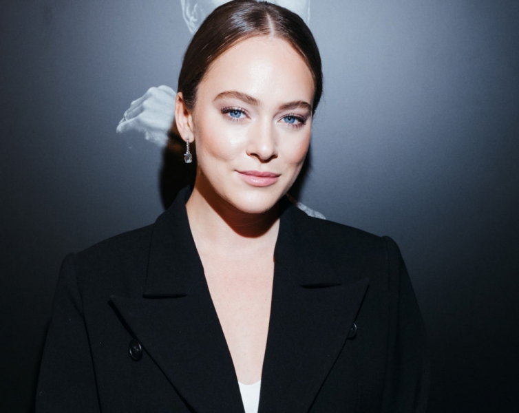 «Надо за все быть благодарной»: Аглая Тарасова о продолжении фильма «Лед», новых проектах и идеальной старости в прямом эфире PEOPLETALK