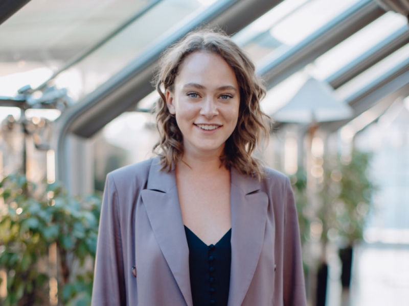 «Надо за все быть благодарной»: Аглая Тарасова о продолжении фильма «Лед», новых проектах и идеальной старости в прямом эфире PEOPLETALK