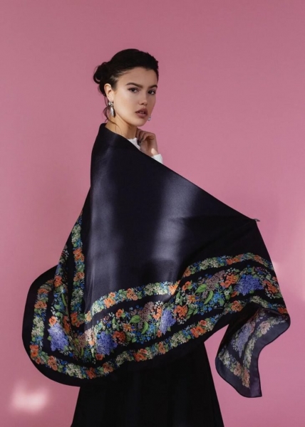 Не только украшения: бренд AXENOFF выпустил коллекцию платков 