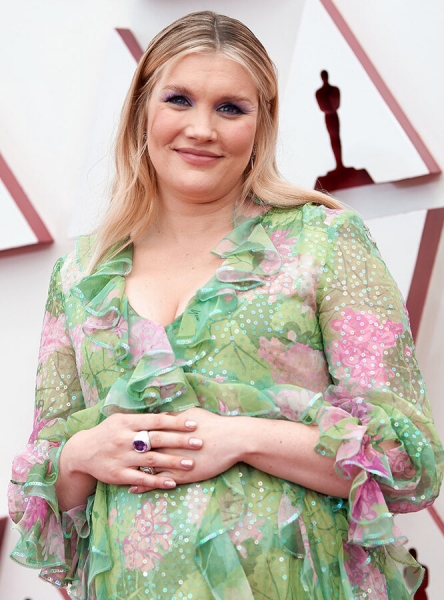 Нескучная классика и ногти-лопаты: какой маникюр сделали звезды для «Оскара»