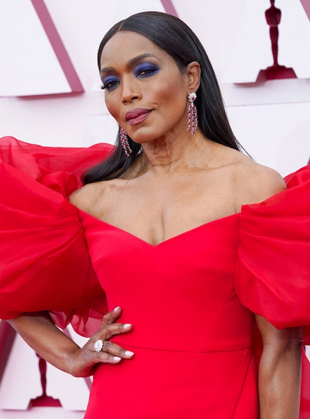 Нескучная классика и ногти-лопаты: какой маникюр сделали звезды для «Оскара»