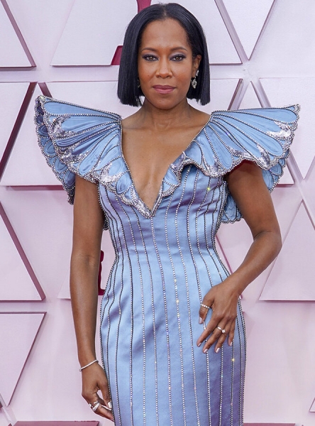 Нескучная классика и ногти-лопаты: какой маникюр сделали звезды для «Оскара»