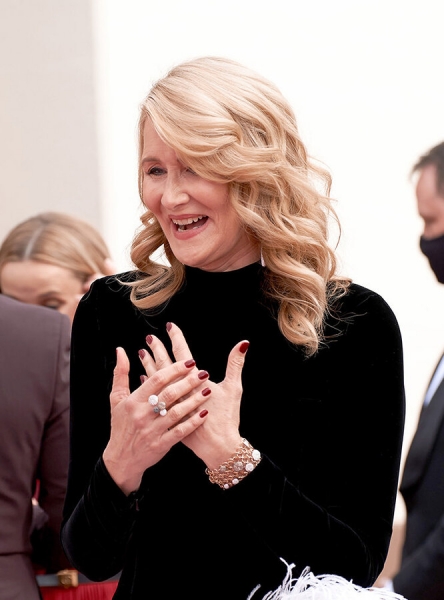 Нескучная классика и ногти-лопаты: какой маникюр сделали звезды для «Оскара»