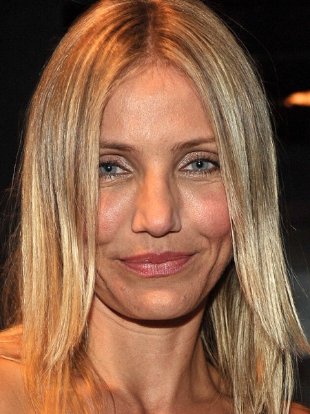 Ничего не помогает? 10 звезд, которые борются с проблемной кожей