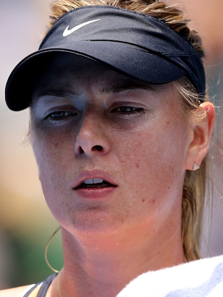 Ничего не помогает? 10 звезд, которые борются с проблемной кожей