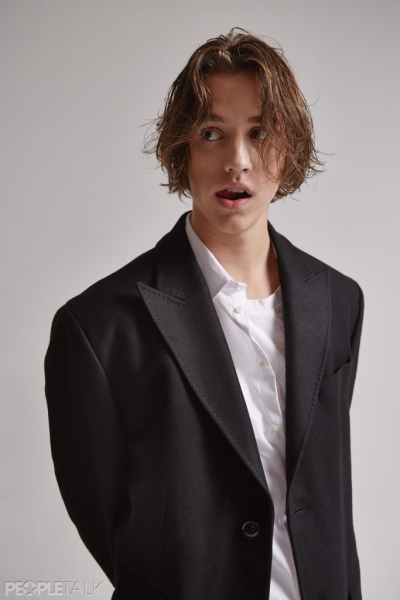 Новое поколение: звезда «Ивановых-Ивановых» Алексей Лукин о том, как бросил ГИТИС, о фанатках и первой рекламе «Доширака»