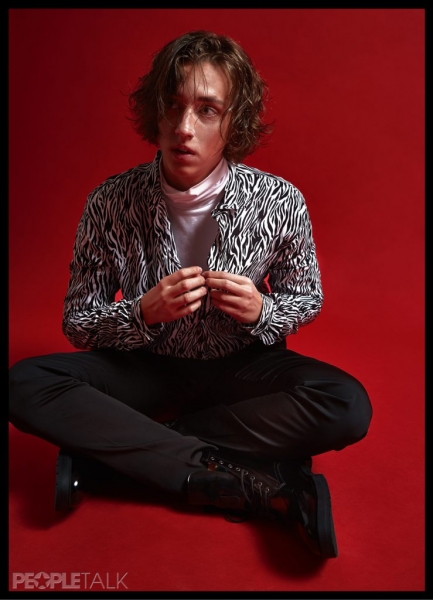 Новое поколение: звезда «Ивановых-Ивановых» Алексей Лукин о том, как бросил ГИТИС, о фанатках и первой рекламе «Доширака»