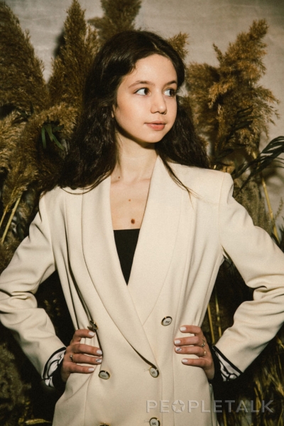 Новое поколение: звезда &laquo;Закрытой школы&raquo; Луиза-Габриэла Бровина о том, чем живет после сериала 