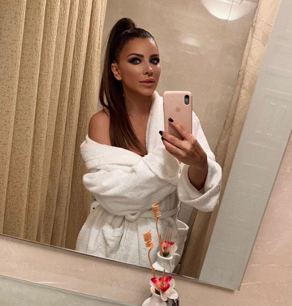 О карантине, новой песни и питании: прямой эфир Ани Лорак