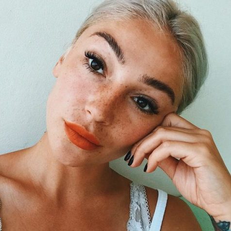 О сигаретах, алкоголе и высшем образовании: Настя Ивлеева ответила на вопросы подписчиков