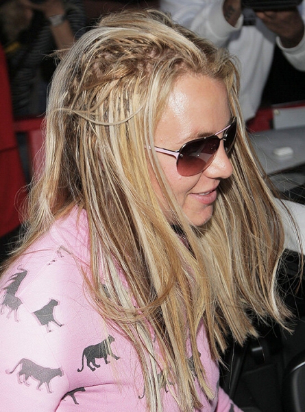 Они их теряют: звезды, которые лысеют из-за постоянных экспериментов с волосами