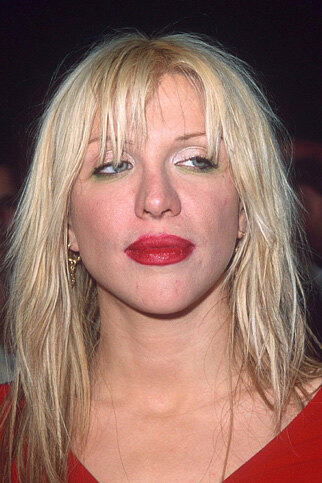 Остались с носом: звезды, изменившие лицо ринопластикой