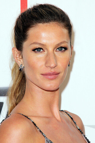 Остались с носом: звезды, изменившие лицо ринопластикой